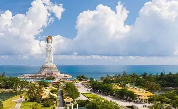 五一推荐丨走十步就是海，三亚这个被无数人错过的小镇，才是真正