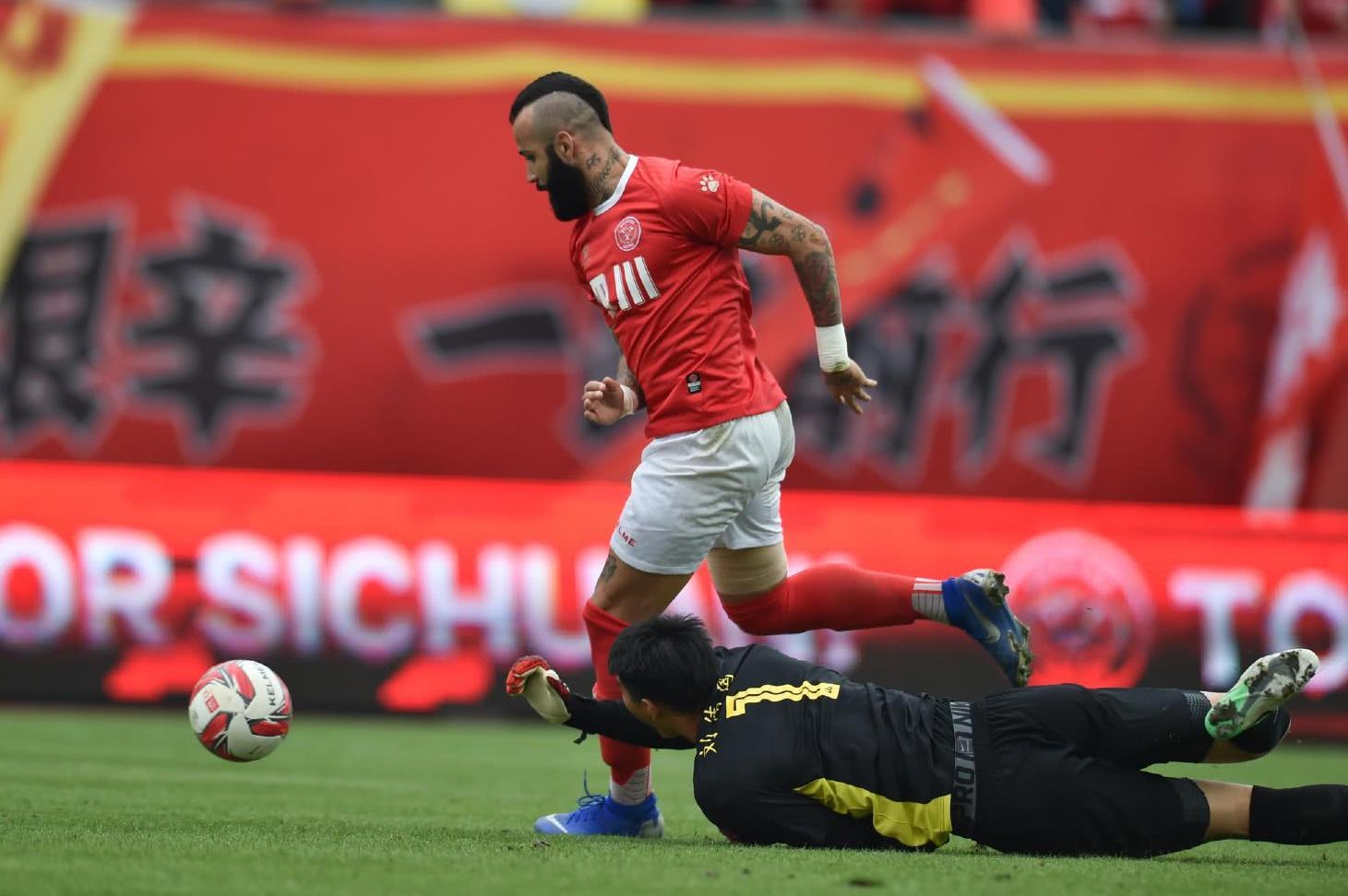 中甲图集:埃万德罗打入唯一进球,四川中甲首秀