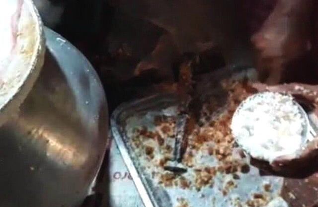 农村老伯用一个“罐子”做小吃，好吃便宜，每天生意都特别好