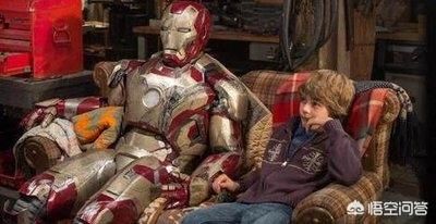 钢铁侠葬礼上的这个年轻人你注意到了吗?他或