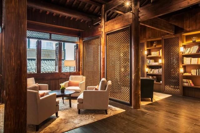 上海也有极致的避世酒店!仅靠35间别墅和一座古戏台成为江浙最向