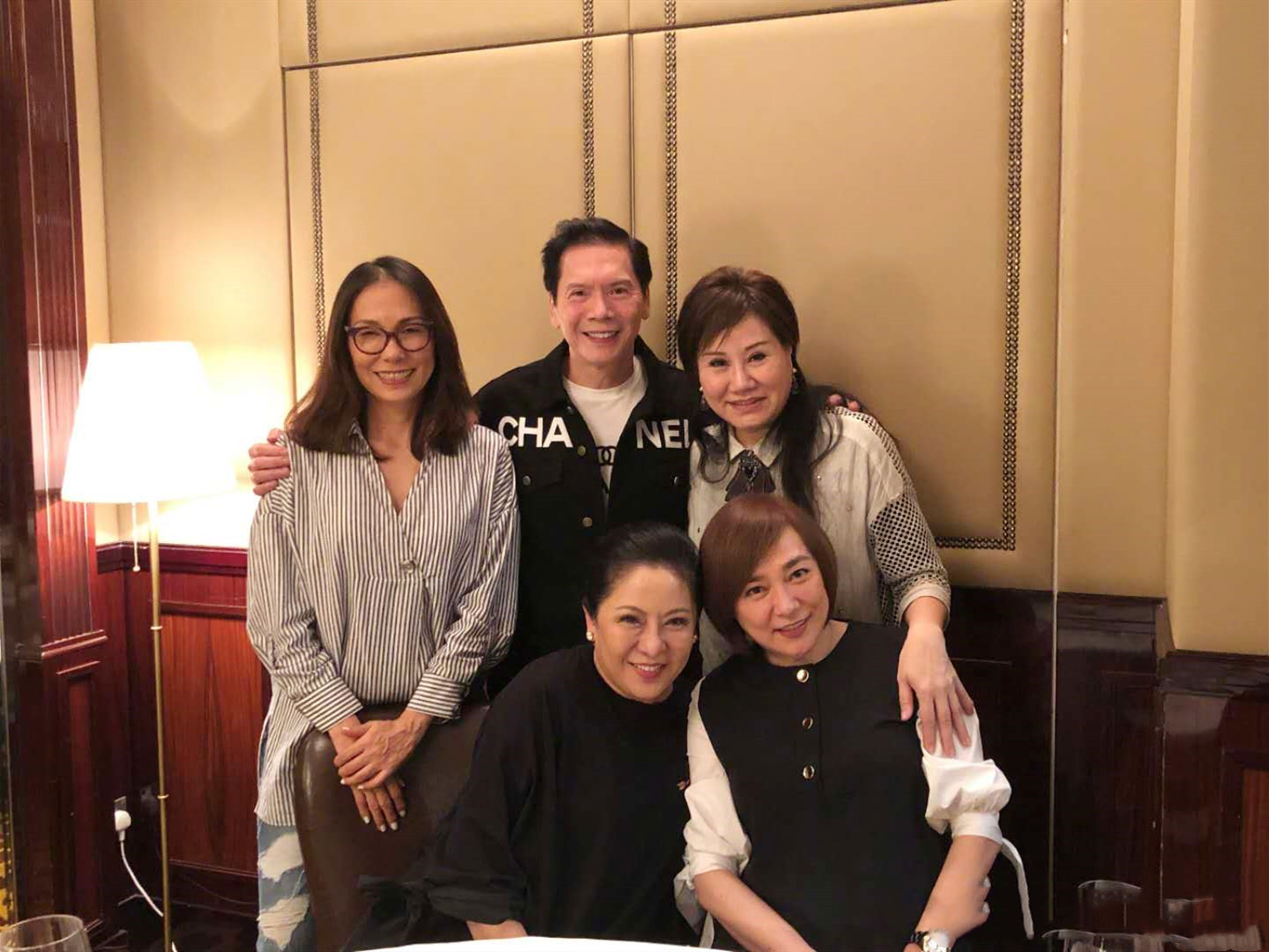 向太6岁患白血病,18岁被亲生父母卖歌厅,向佐