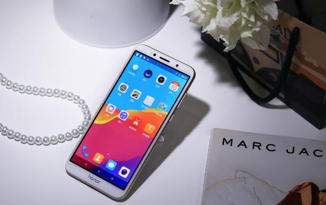 又一百元利器低调发布!荣耀畅玩7亮相如此省钱