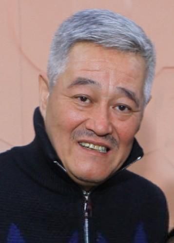 赵本山遭女粉丝强吻？赵本山空降舞台遇狂热女粉丝，被吓坏了