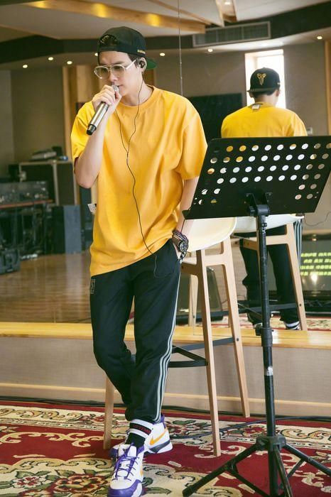 李易峰从实力演员回归初心歌手,12年有爱就《