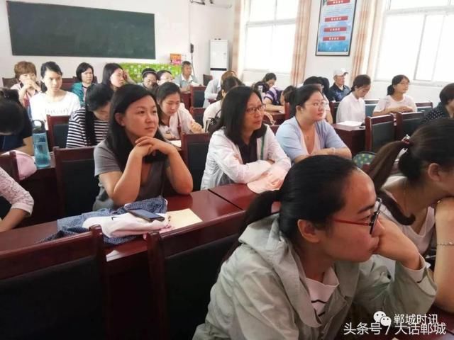 咋回事?郸城南丰这位老师上课竟带着婆婆和孩