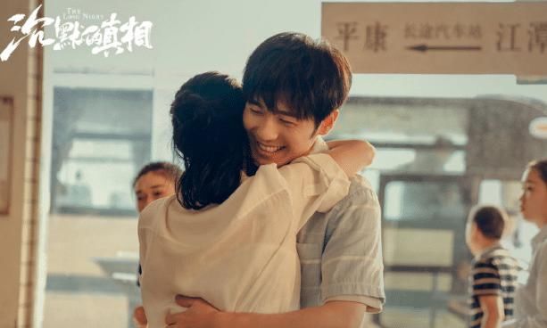 艺人新媒体指数top5，成毅第五赵露思第三，他仍旧登顶榜首