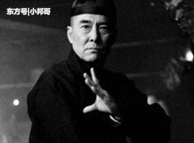 此人武功远超黄飞鸿，曾护送慈禧逃亡西安，张作霖开枪都打不中他