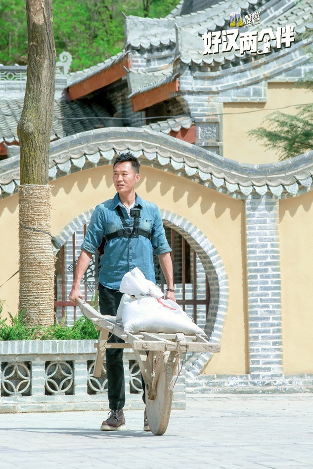 《好汉两个伴》辛柏青王烈化身小摊贩,上演菜