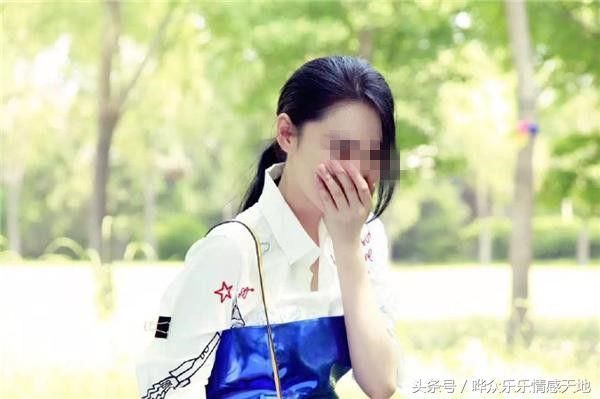 老公死后我照顾瘫痪婆婆，六年后她去世前指了指旧柜子，我泪断肠