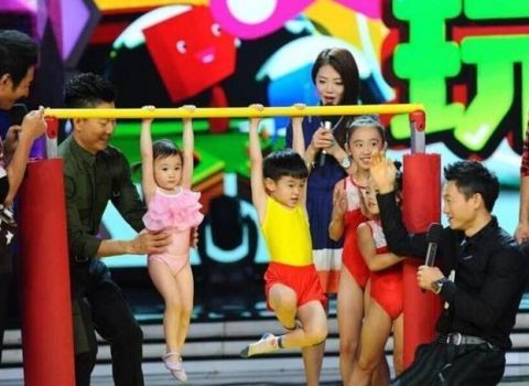 《爸爸去哪儿》陈小春儿子Jasper撞脸杨阳洋,