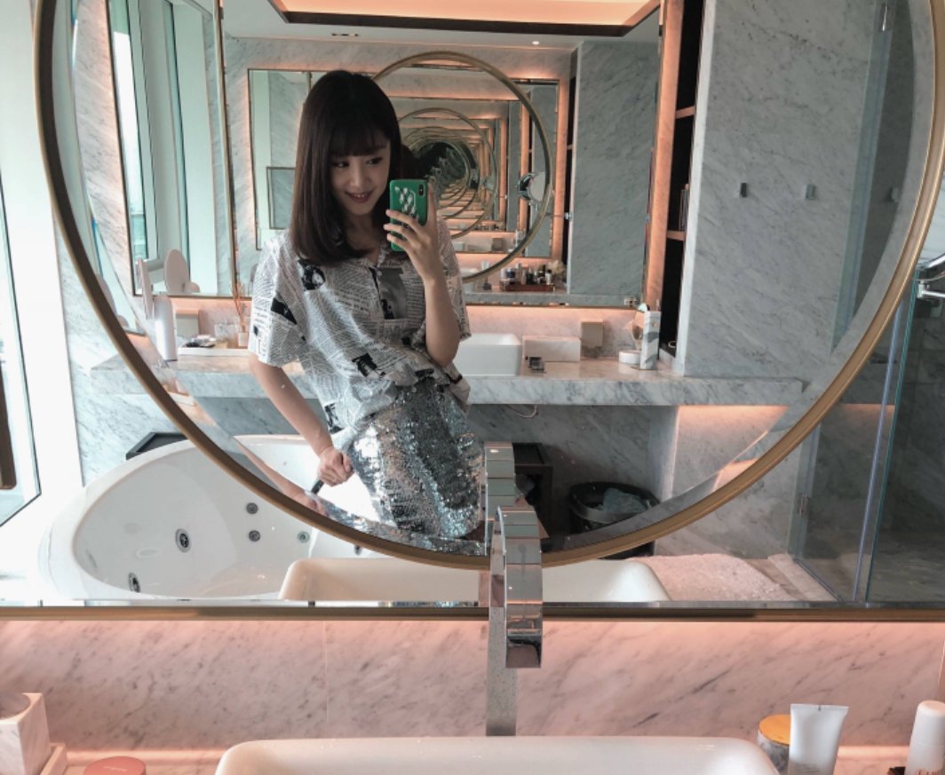 广州恒大球员郜林的妻子,王晨晒出自己的时尚