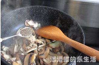 迷迭香黑椒炒杂菌