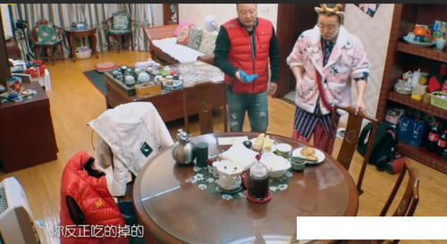 爸爸喂22岁傅园慧吃玉米惹争议!他的回应遭到