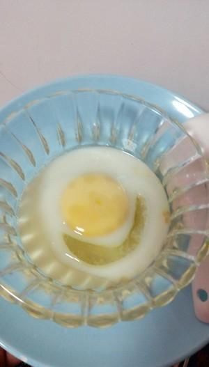 鸡蛋敲碎,开水滚一下,感冒咳嗽喝了就好,孩子好