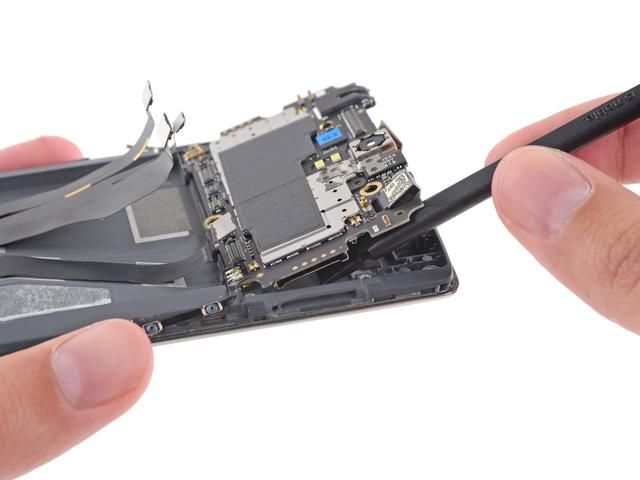 手机维修学徒爆料维修行业内幕,看完你还敢拿