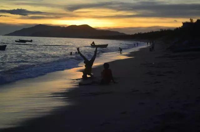 五一推荐丨走十步就是海，三亚这个被无数人错过的小镇，才是真正