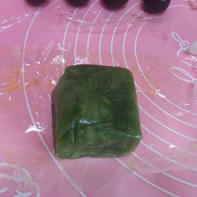 抹茶豆沙桃山月饼