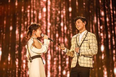 魏晨十周年巡演北京站落幕 杨紫惊喜助阵