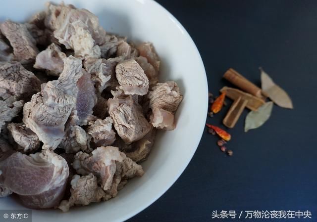 做红烧肉时到底需不需要焯水？好多人都不知道，难怪又老又柴