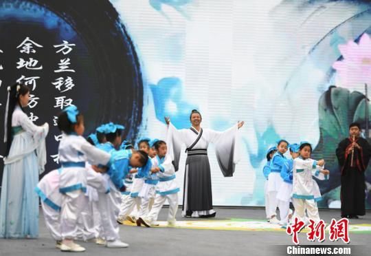 兰州引诗词琴艺助阵百合文化旅游节“雅俗共赏”