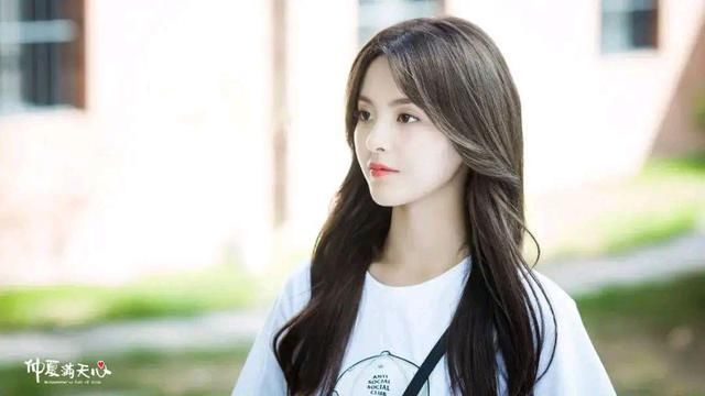 从辍学少女到全村希望，杨超越仅用两年时间，但是你羡慕不来