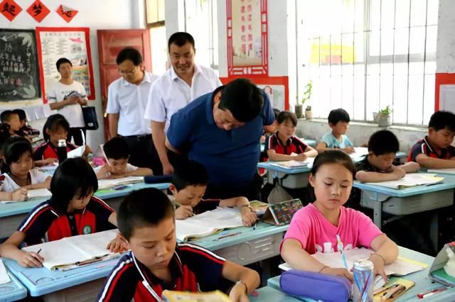 镇平县人大对全县义务教育均衡发展工作情况开