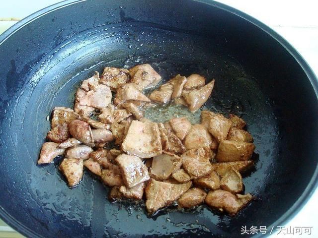 大多数人不爱吃这菜,做好了,又嫩又下饭,常吃能保护眼睛