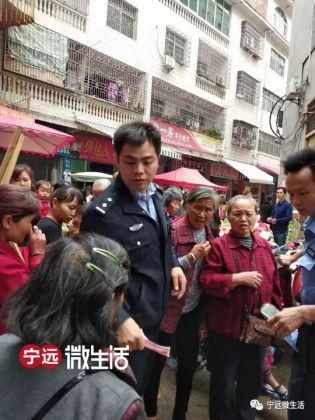 媒体谈警察“多此一举”:对得起头上的国徽和良心