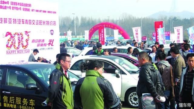 为什么很多国人没钱没房也要贷款买车？听完后有些还挺有道理！