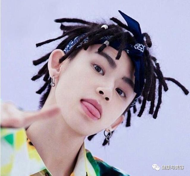 angelababy彩色脏辫新尝试!变身潮人只需一头