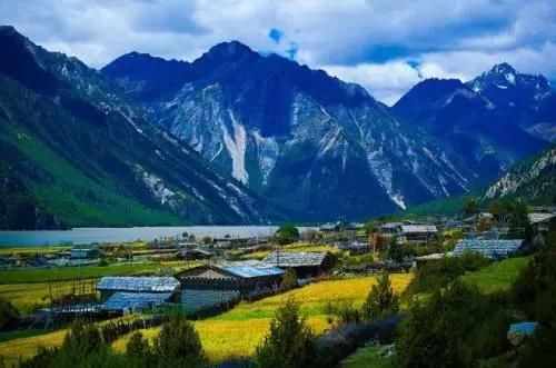 国家地理赞她为“最富有美景的村庄”：被6条冰川包围简直美爆了
