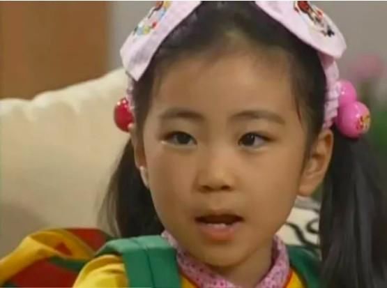 7岁走红被称最美童星 今天成了直播女网红