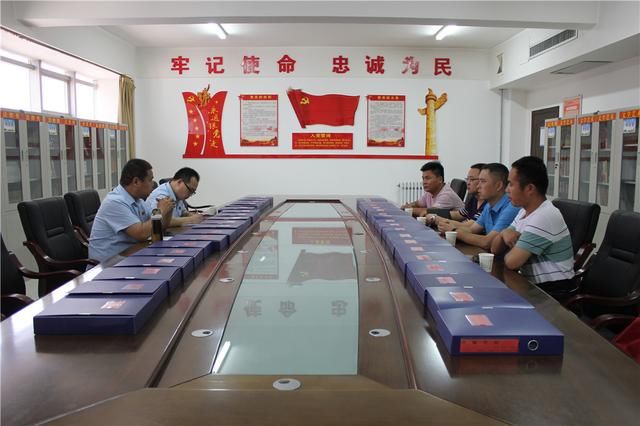 县行政审批服务局与蒲城法院交流探讨党建工作