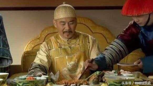清朝皇帝用餐标准，一顿饭120道菜，吃不完怎么处理？答案在这里