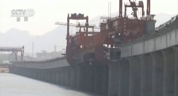 斥资238亿，东北铁路大动脉胶州湾跨海大桥合龙，预计年底通车