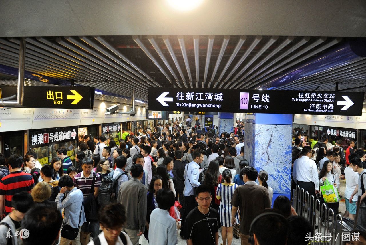 8张地铁早晚高峰照片,你坐过这么拥挤的地铁吗?