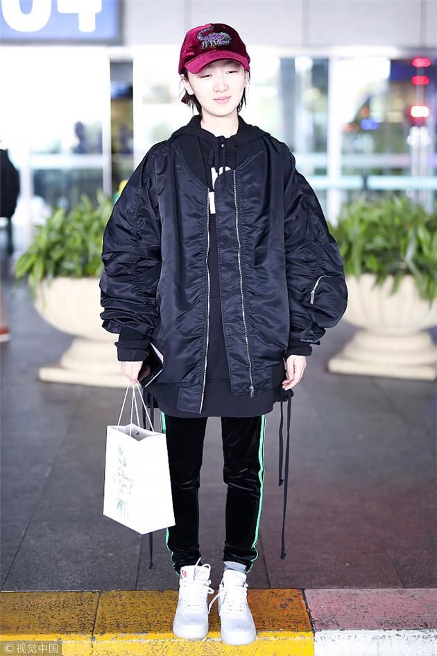 圣诞节秒入戏 李宇春杨幂都穿了些什么红在身