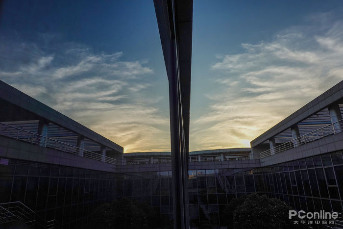 索尼黑卡RX100M6评测:短小精悍、五脏俱全