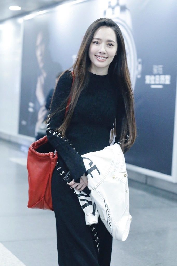 无法拥有郭碧婷5克拉钻戒 不如来几条她的连衣