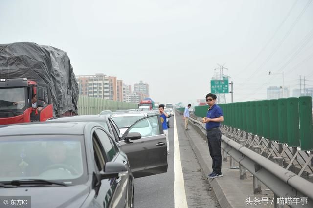 要命了！年年春运都有这情况，车没油停在高速上，还咋回家过年？