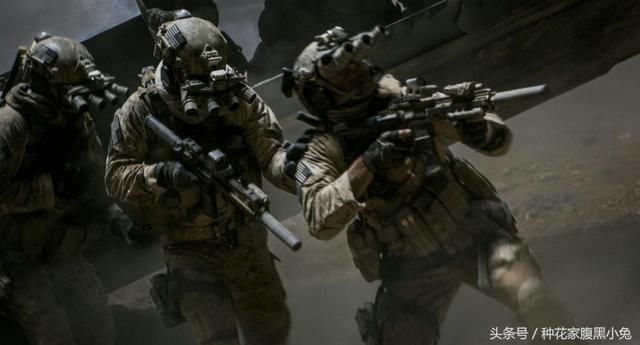 首见蛟龙突击队装备四目夜视仪