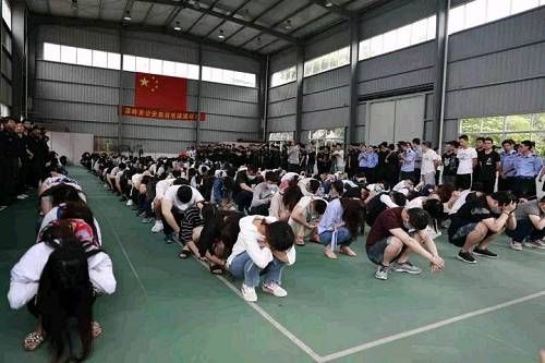 有的家破人亡,有的被迫卖房,更有大三女生被逼跳楼!这类骗局全国\