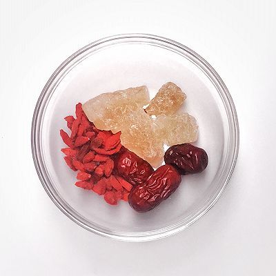 【夏季轻滋补】桃胶皂角米雪燕丑耳羹