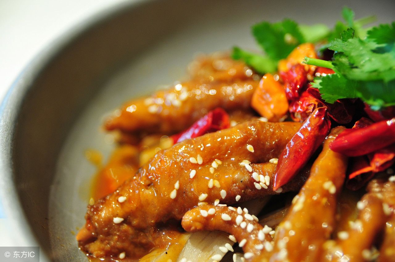 网红零食:柠檬百香果酸辣鸡爪,泡椒凤爪在它简