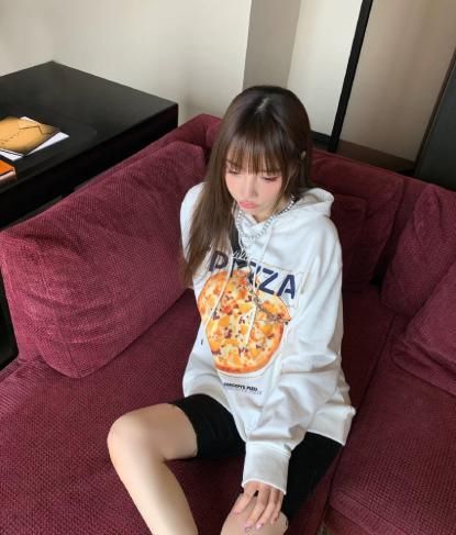 有种众望所归叫李小璐,女团风制服拍封面,复出不演戏当歌手