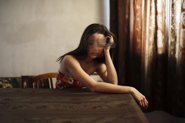 老公去世我养婆婆和儿8年，偶然听到一个电话，我连儿子都不要了