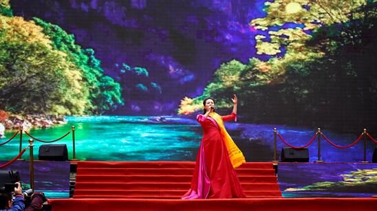 巴拉格宗第三届音乐节开唱 众星唱出 \＂大山情怀\＂