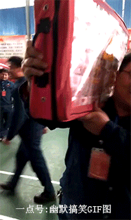 搞笑GIF 这招厉害了，空手变铁锤!