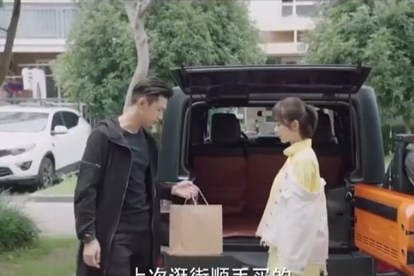 韩商言又送佟年游戏碟,有一些还是绝版,小心意掩盖不住了吧! 玛雅视讯下载